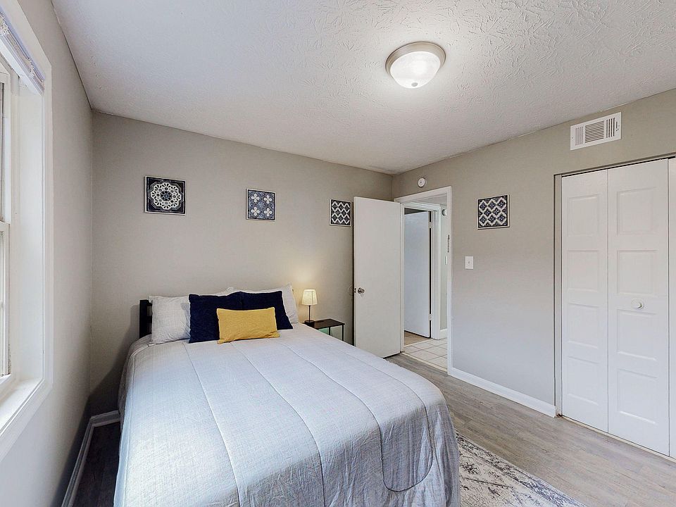 -Full bed
*Bedding not included