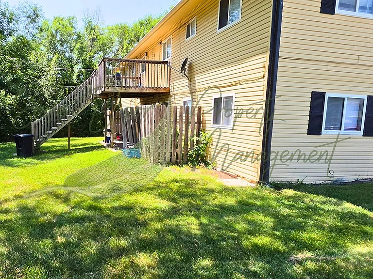 5535-5537 Freeman Ave — Photo 23