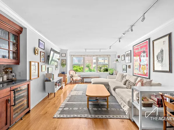 305 E 24th St APT 4D, New York, NY 10010