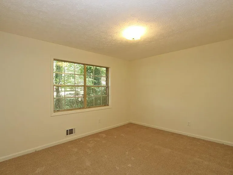 4215 Fawn Ln SE — Photo 17