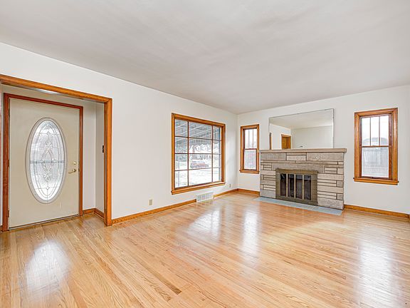 2nd image of 1446 N Leland Ave