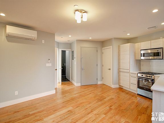 4th image of 727 Washington Ave APT 2