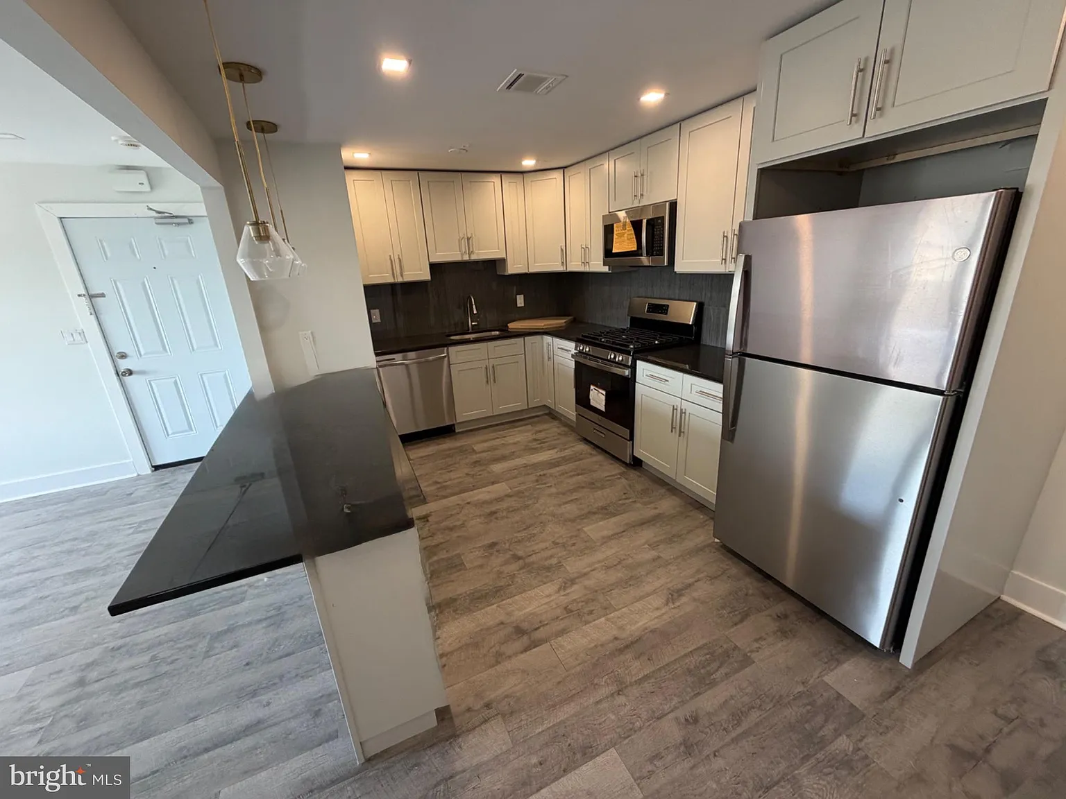 2 bed, 1.0 bath, 1000 sqft, $2,000 — Photo 4