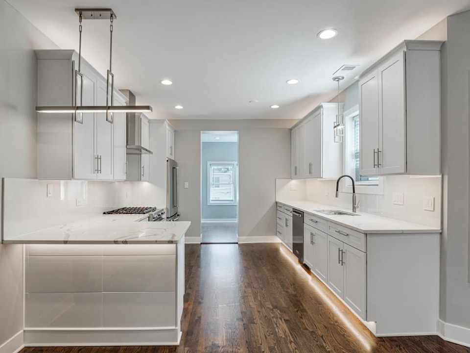 1st image of 5943 N Fairfield Ave #2