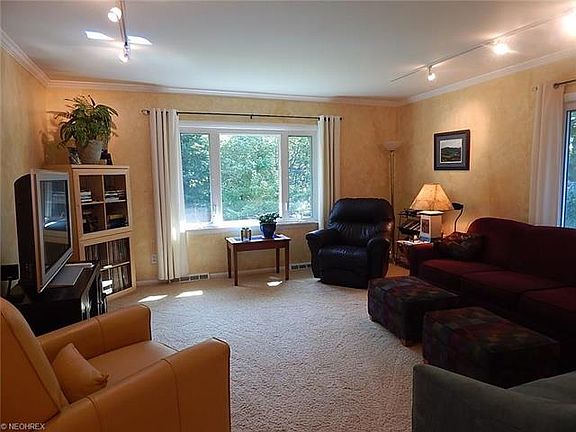 4th image of 393 Cary Jay Blvd