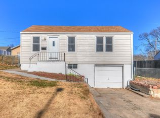 8320 Park Dr, Ralston, NE 68127