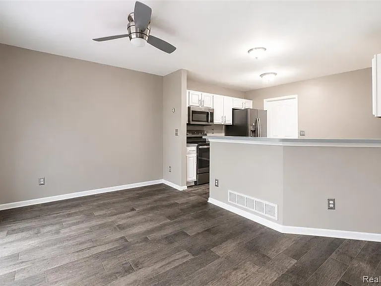22733 Coachlight Cir — Photo 15