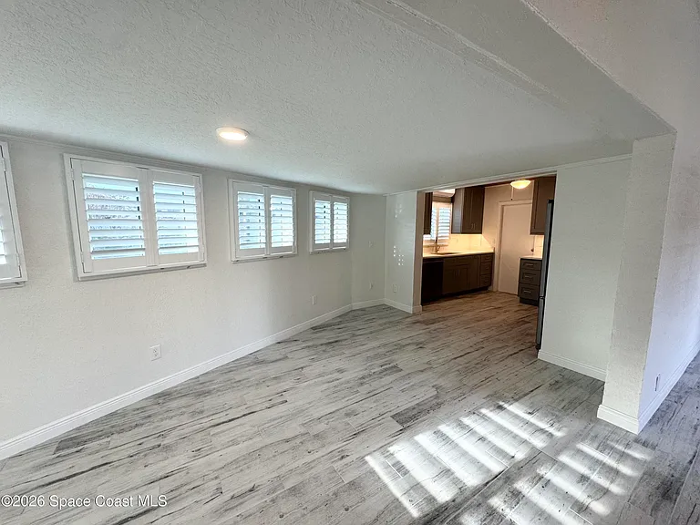 249 Palm Ln — Photo 5