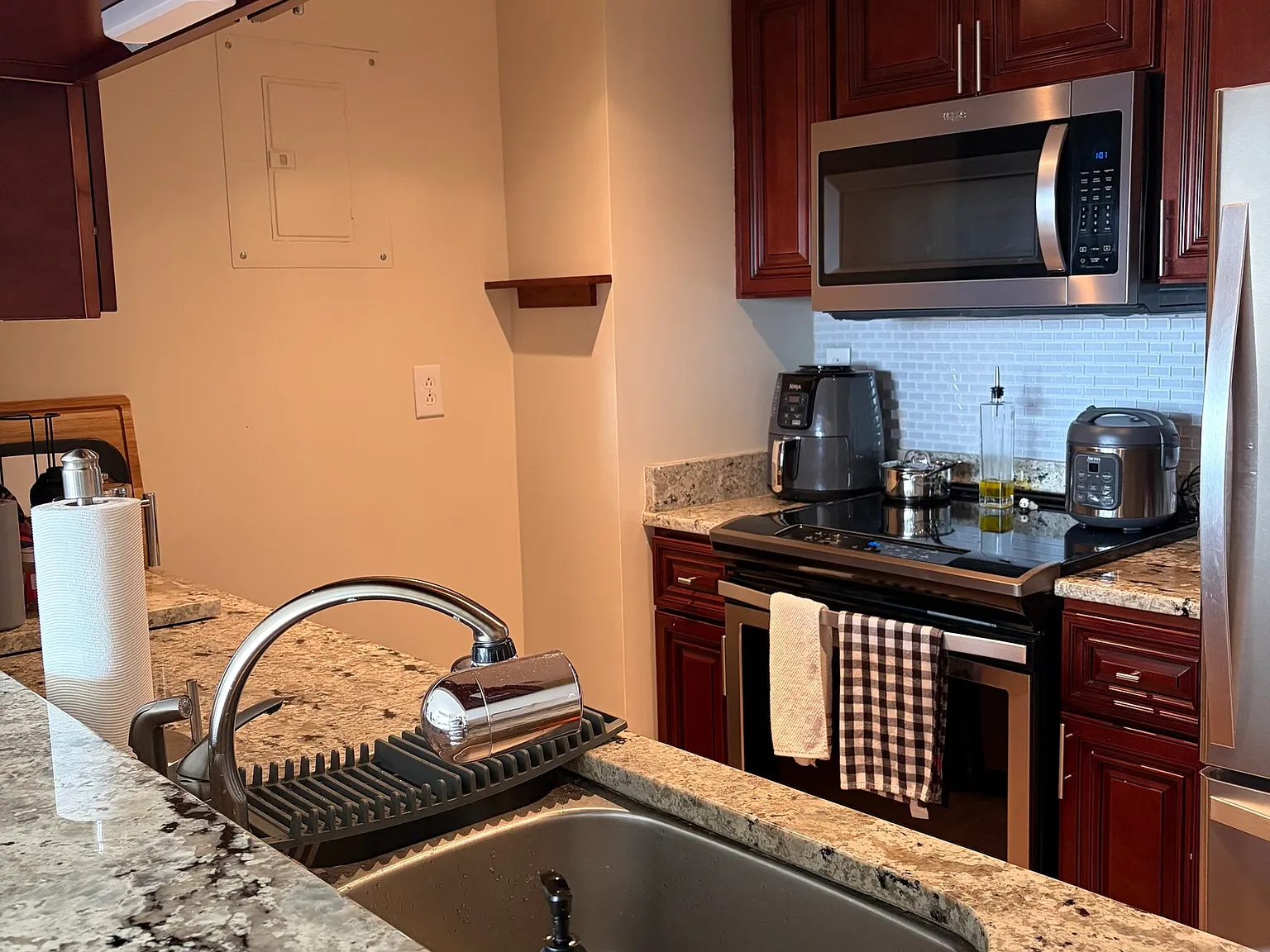 127 Greyrock, Stamford, CT 06901 — Photo 3