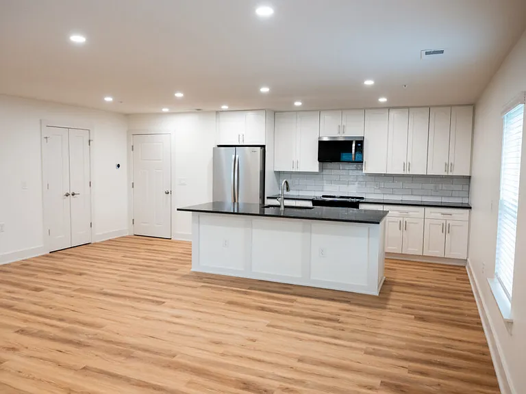 521 August St #7 — Photo 7