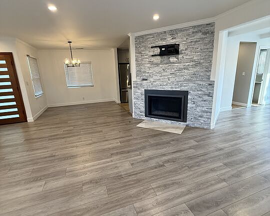 3rd image of 4439 Don Zarembo Dr