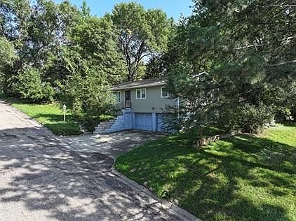 3rd image of 720 Iowa St