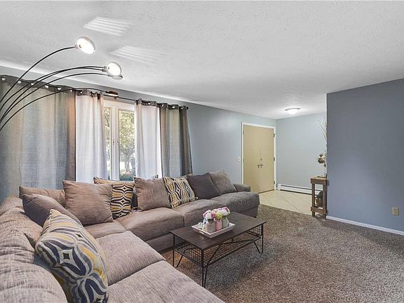 5th image of 137 Illinois Cir