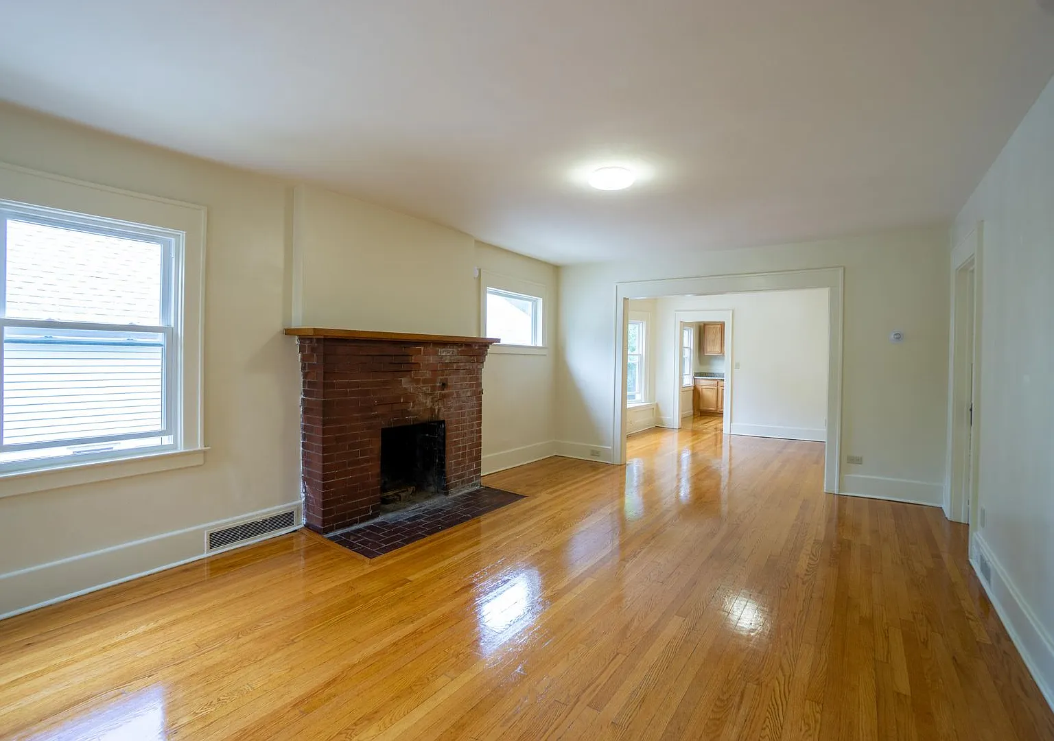 689 Allen St Apt 2 - Available 8/1/27 - Large Newly Renovated Second Floor Flat — Photo 3