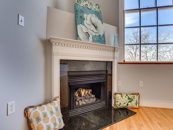 5th image of 900 Barton St Unit 301