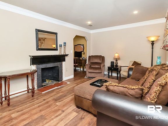3rd image of 5100 Pineview Ln S