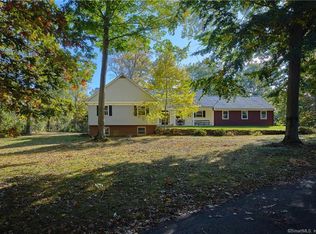 190 Peddlers Rd, Guilford, CT 06437