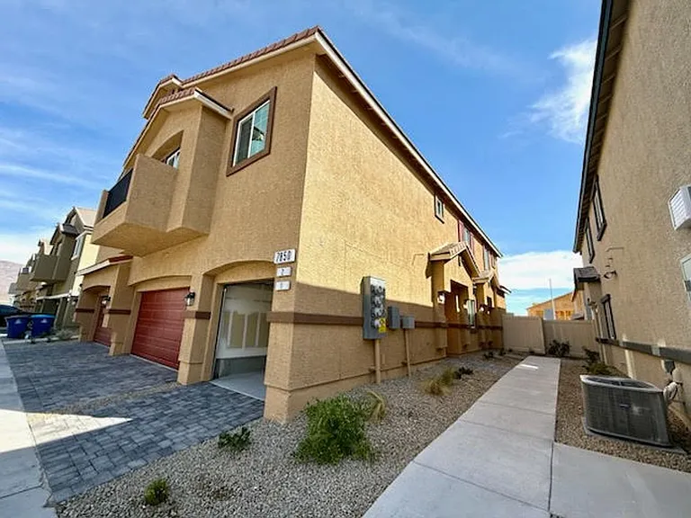 7850 Aurora Sky St #1 — Photo 3