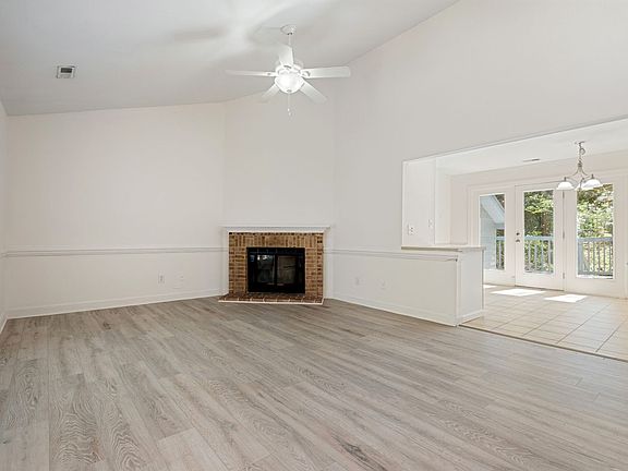 3rd image of 200 W Woodcroft Pkwy APT 60C