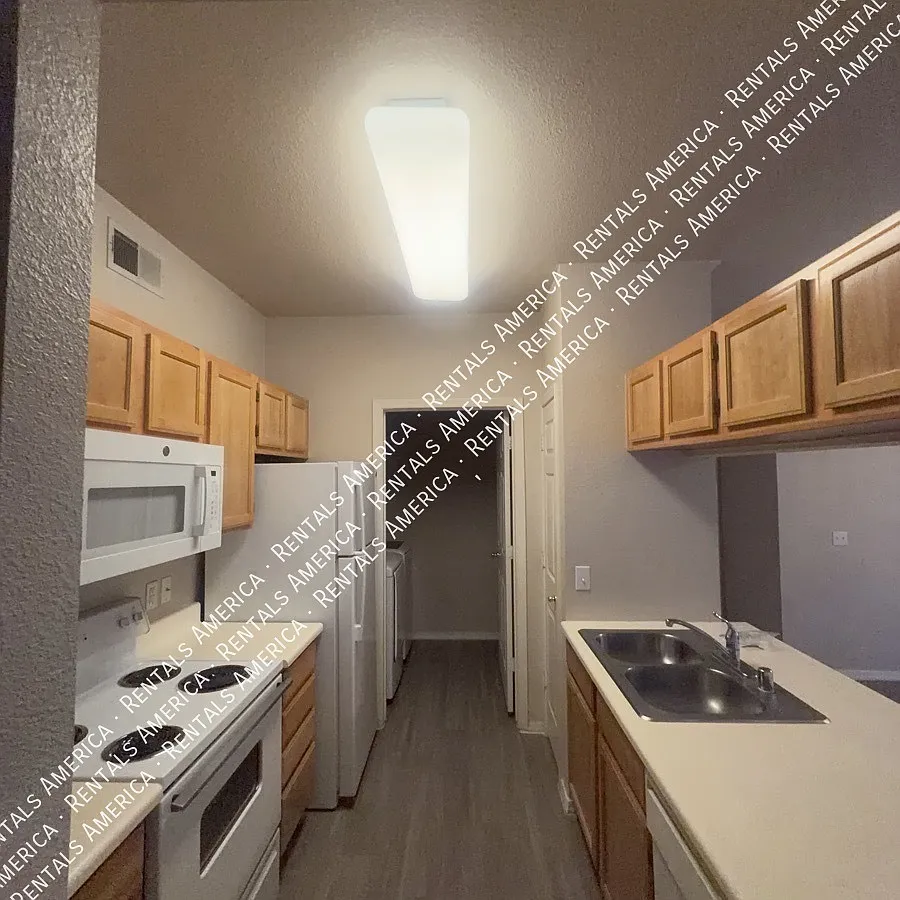Spaciious 3rd story 1 bedroom condo in the Gated Red Rox Community! — Photo 1