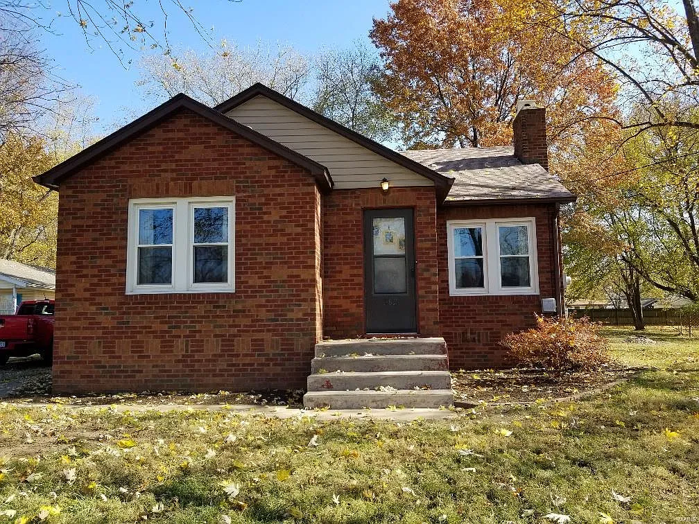 262 Bender Ave photo 1
