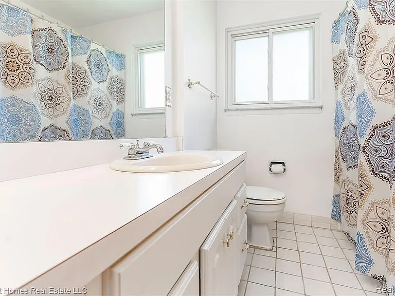 11451 Canterbury Dr — Photo 9