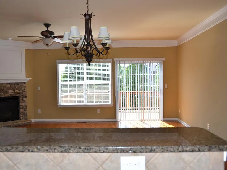 5111 Wellsley Bnd — Photo 3