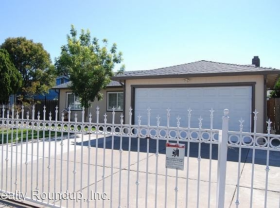 2nd image of 8837 Lansdowne Dr