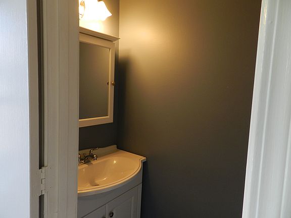 3rd image of 597 Pembrook Pl