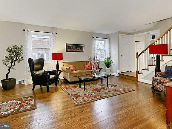 4th image of 56 S Aberdeen St