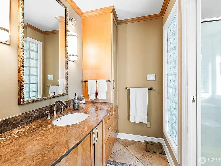 33 N Bay Ln — Photo 16