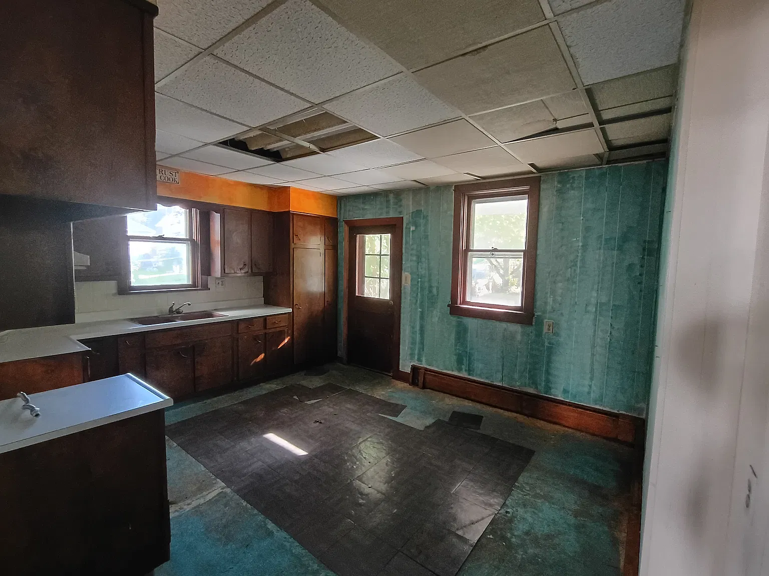 3 bed, 1.5 bath, 1100 sqft, $849 — Photo 3