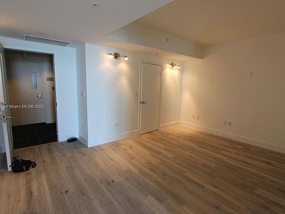 5th image of 1900 N Bayshore Dr APT 4601