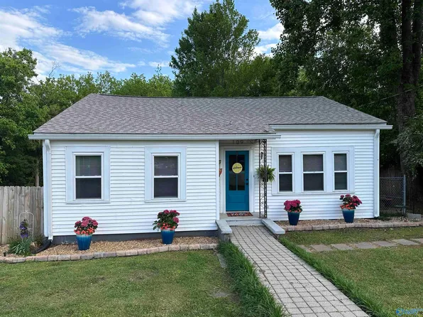 109 5th St W, Grant, AL 35747