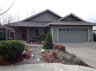 1672 SW Waterstone Dr, Grants Pass, OR 97527