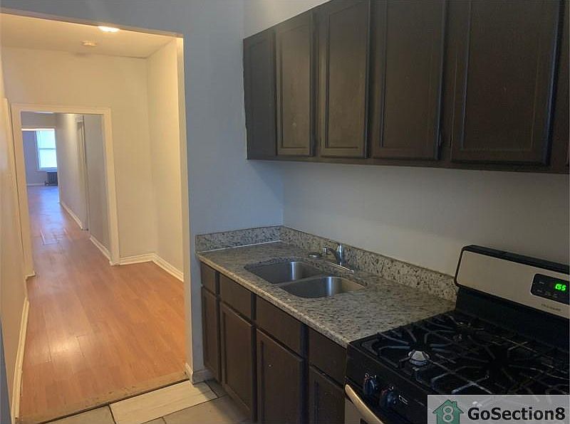 1st image of 6952 S Clyde Ave #1
