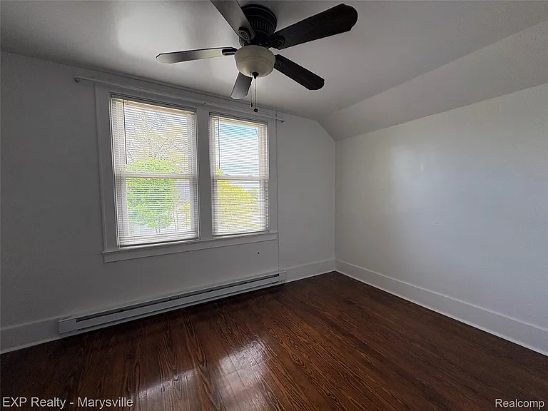 504 Clinton Ave — Photo 16