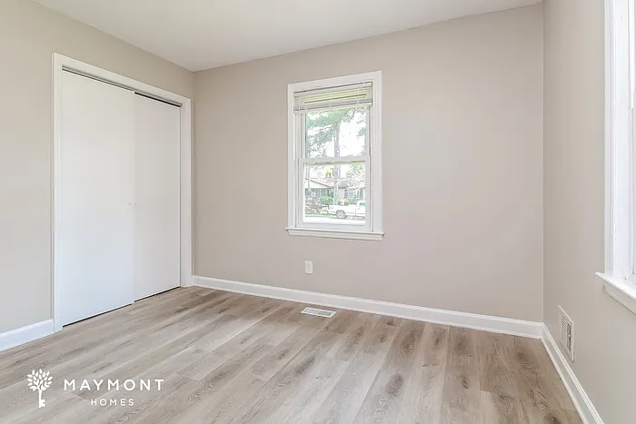 21 Newport Dr — Photo 12