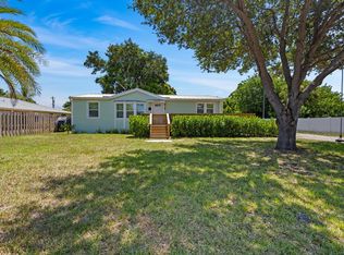 909 SE Hibiscus Ave, Stuart, FL 34996