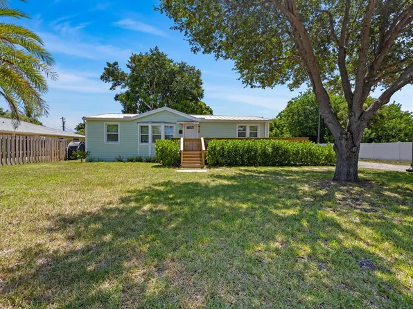 909 SE Hibiscus Avenue, Stuart, FL 34996