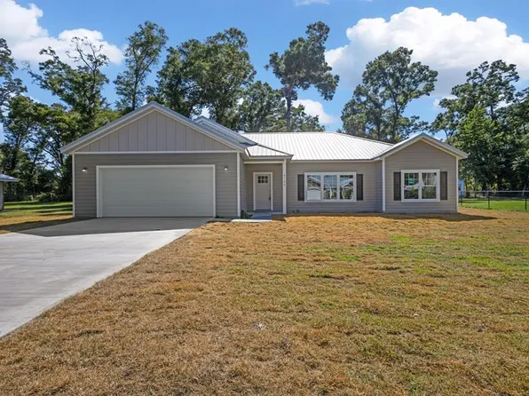 9100 Dorie Dr, Fanning Springs, FL 32693
