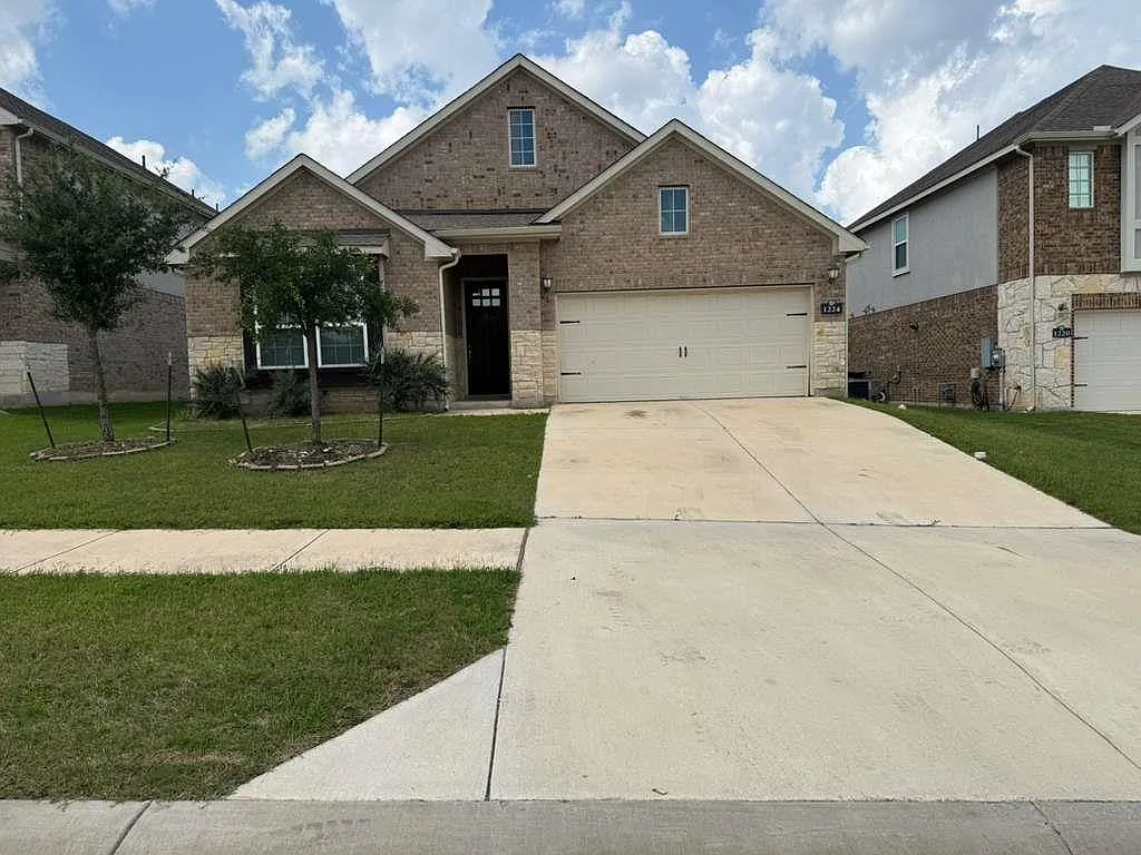 4 bed, 3.0 bath, 1972 sqft, $2,350 — Photo 2