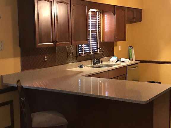 5th image of 2392 Lake Edge Dr