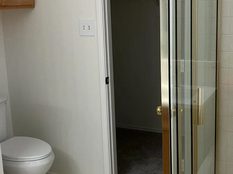 2296 Grandview Dr — Photo 4