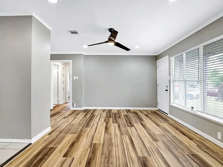 235 Saratoga Dr #2 — Photo 3