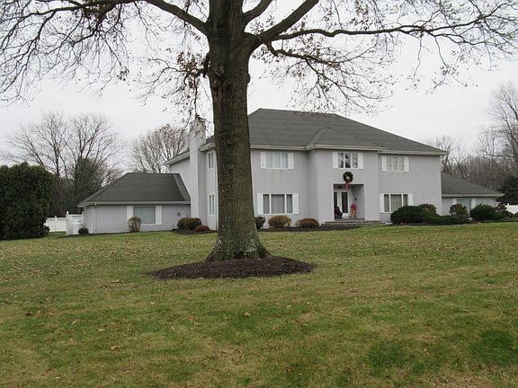 3rd image of 1608 Cheryl Ln