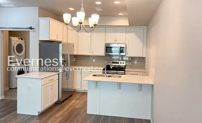 3 bed, 2.5 bath, 1612 sqft, $2,375 — Photo 3