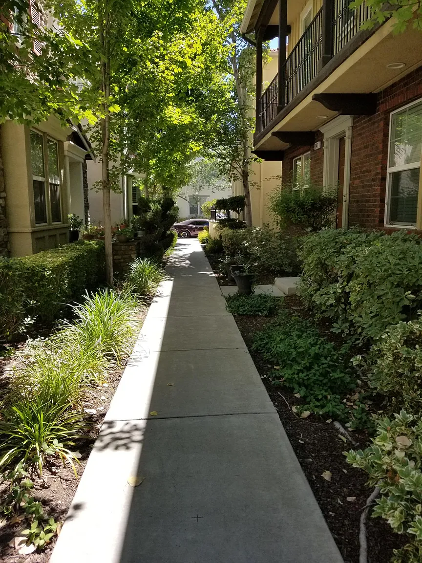 1152 Terry Ln photo 1