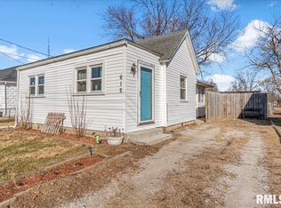 612 S Lincoln St, Divernon, IL 62530