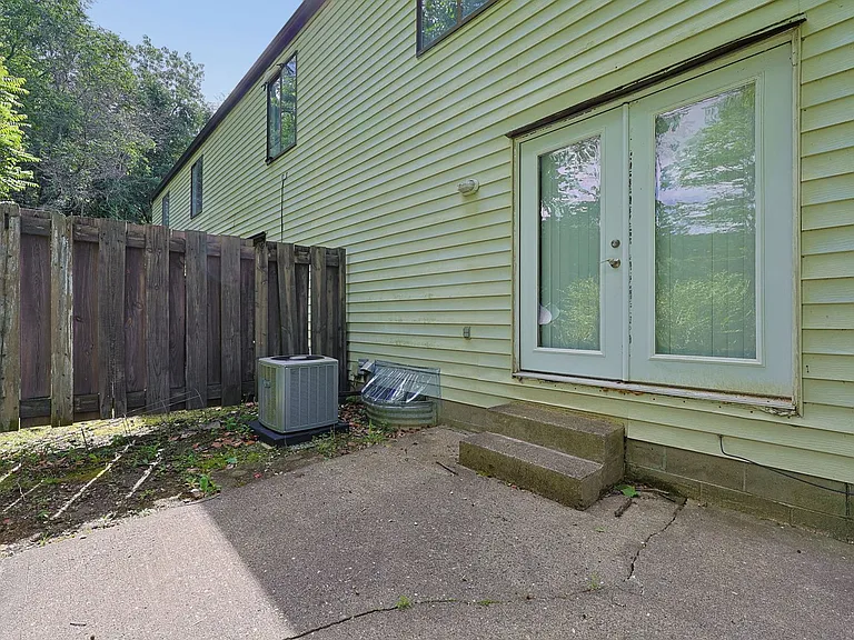 1400 Country Side Dr — Photo 25